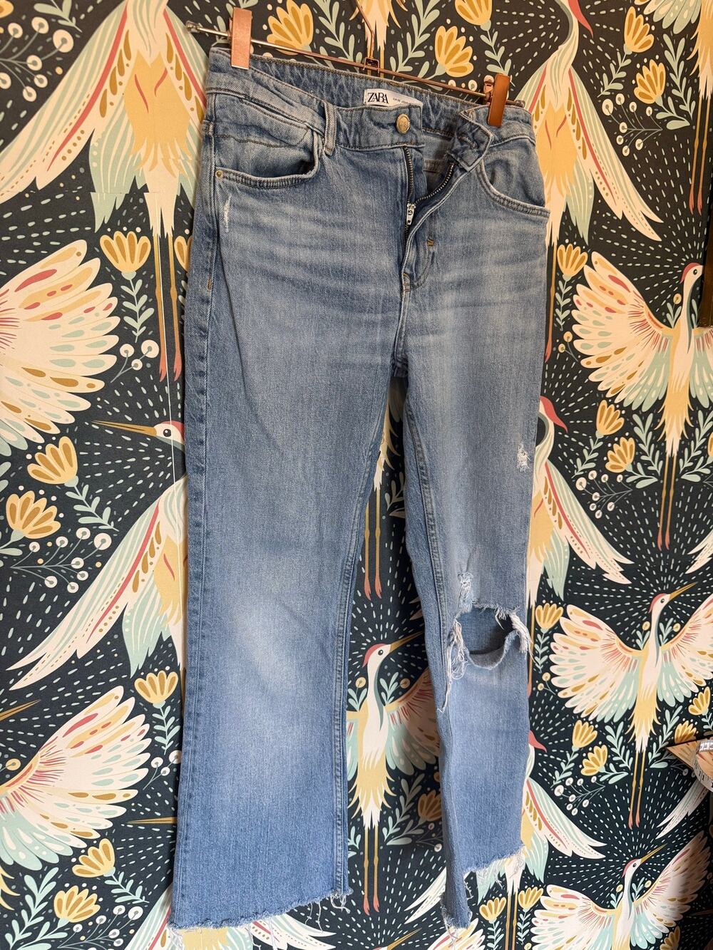 Zara distressed cropped straight leg jean size 4